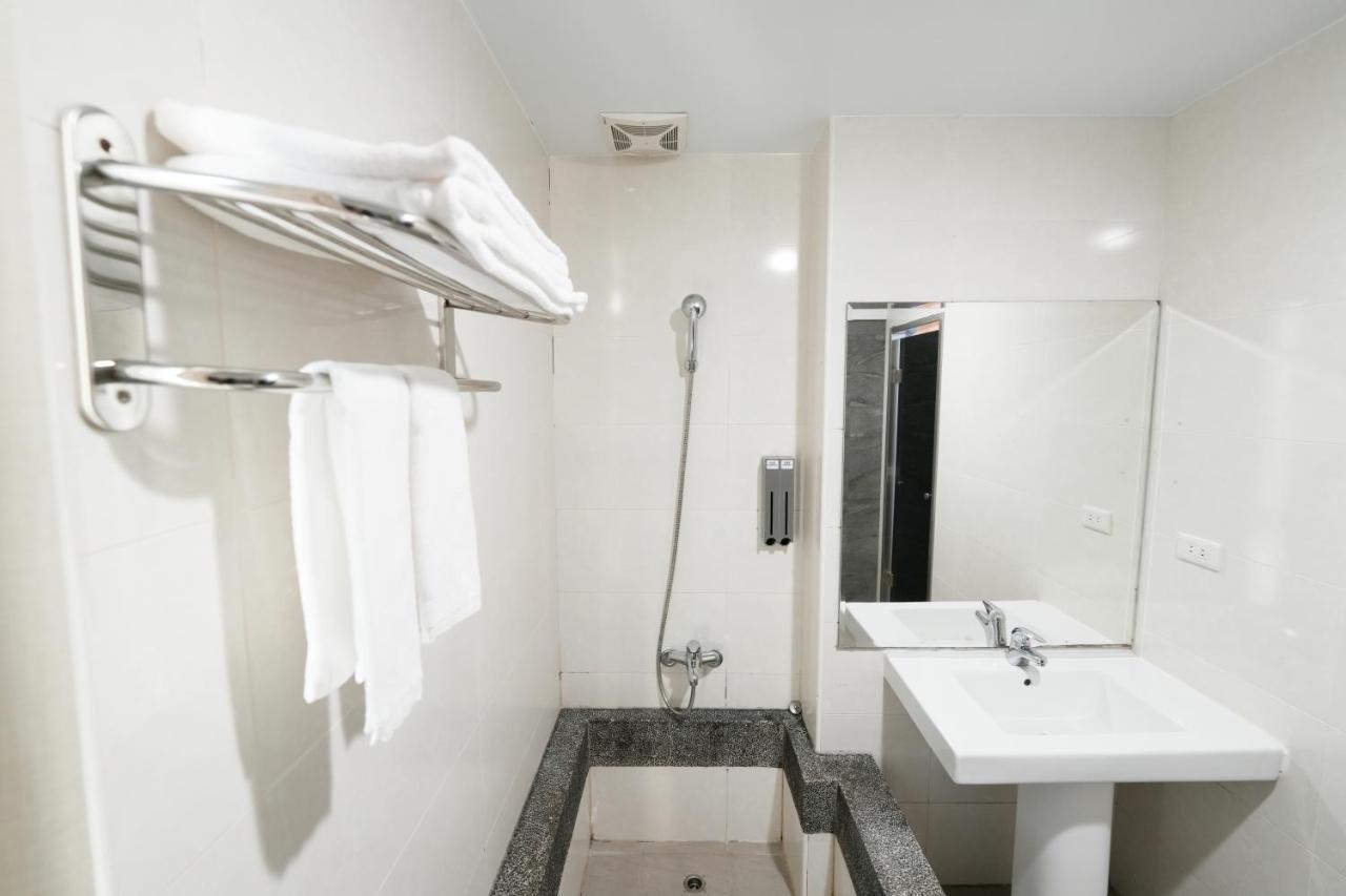 Meworld Hotel - Ximen Taipei Bagian luar foto