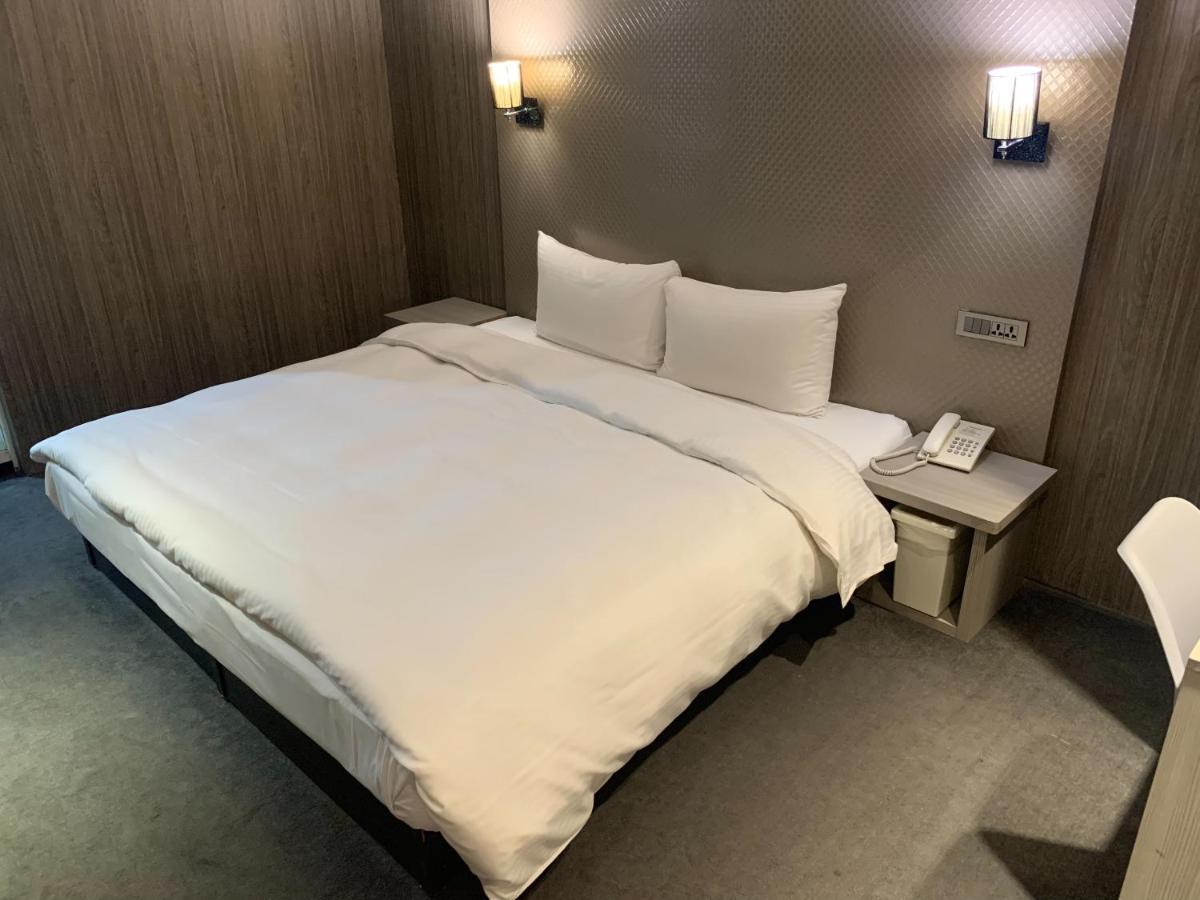 Meworld Hotel - Ximen Taipei Bagian luar foto