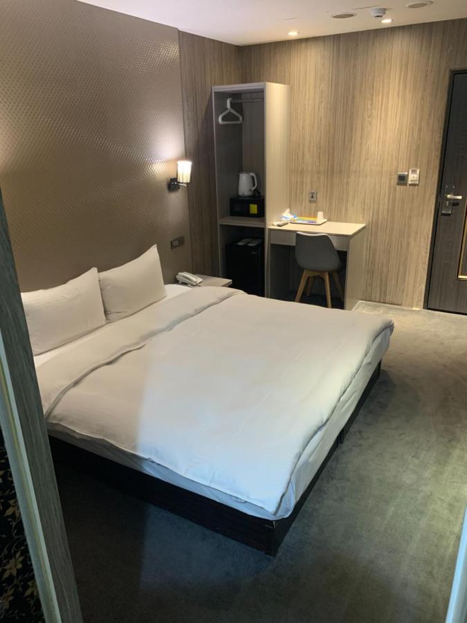 Meworld Hotel - Ximen Taipei Bagian luar foto